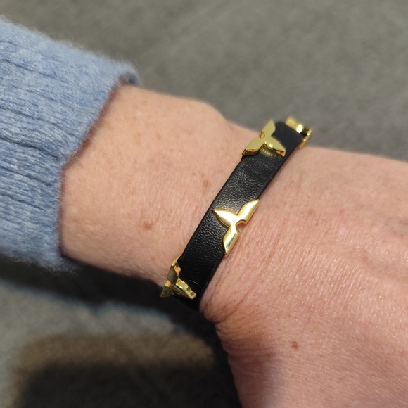 Elegant Black and Gold Bracelet Set - Picture 2 of 6